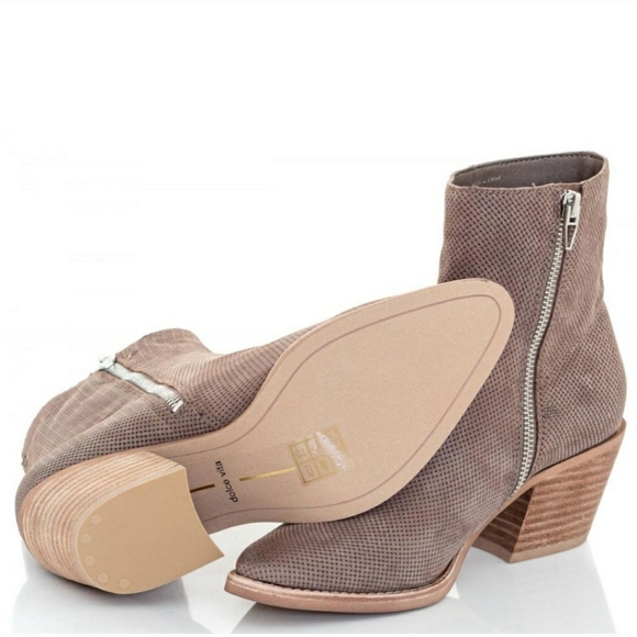 Womens boots - Picture 7 of 8